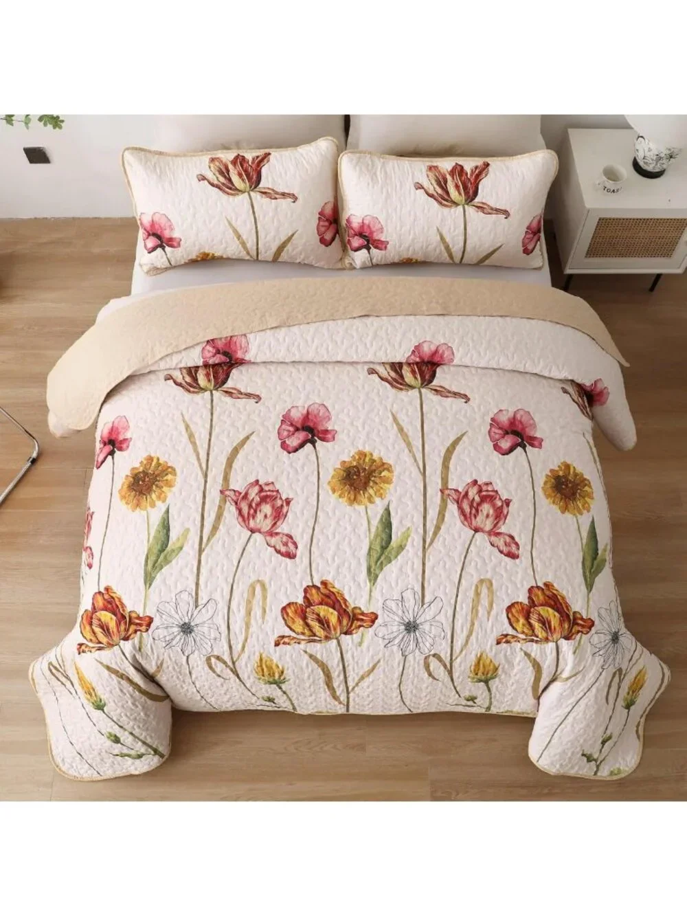 Floral Quilt Set Queen Size - 3 Piece Beige Bedspread for Cozy Bedroom Decor